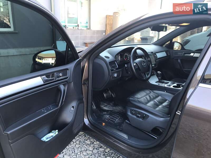 Внедорожник / Кроссовер Volkswagen Touareg 2013 в Иршаве