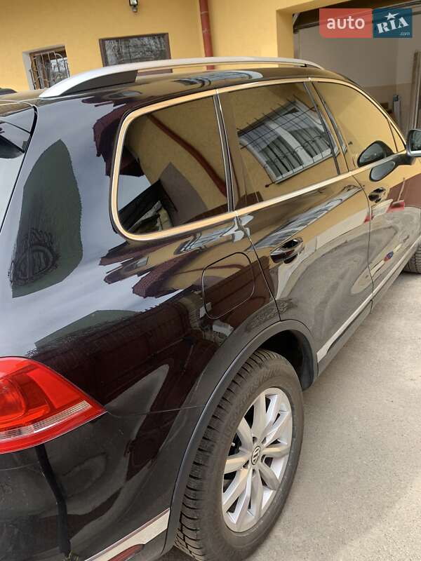 Внедорожник / Кроссовер Volkswagen Touareg 2014 в Тернополе