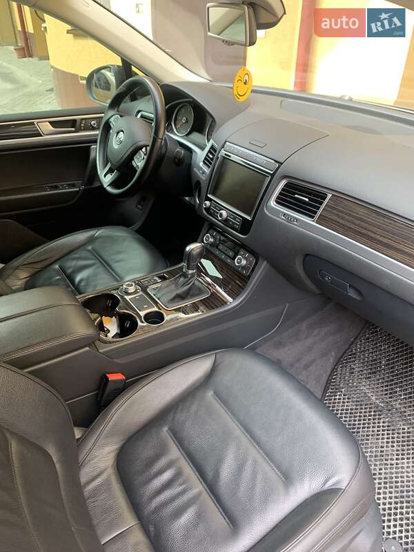 Внедорожник / Кроссовер Volkswagen Touareg 2014 в Тернополе