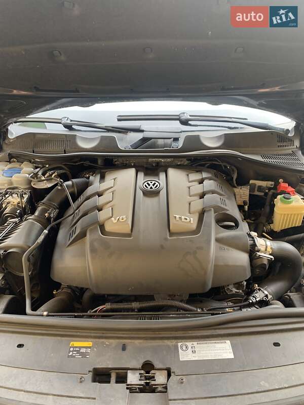 Внедорожник / Кроссовер Volkswagen Touareg 2014 в Тернополе