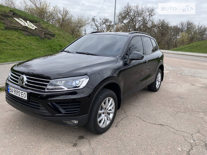 Внедорожник / Кроссовер Volkswagen Touareg 2015 в Кропивницком