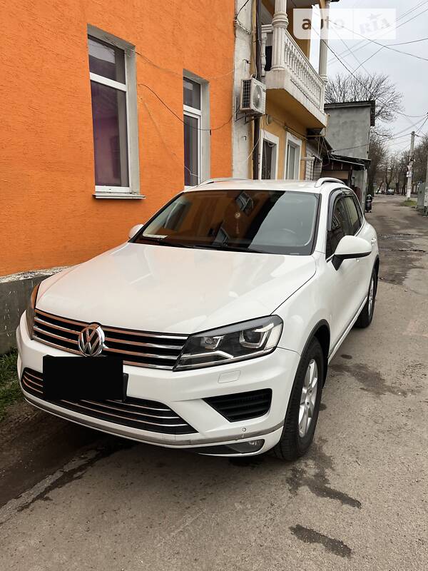 Внедорожник / Кроссовер Volkswagen Touareg 2014 в Житомире