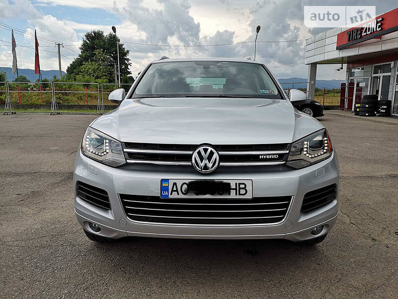 Универсал Volkswagen Touareg 2011 в Хусте