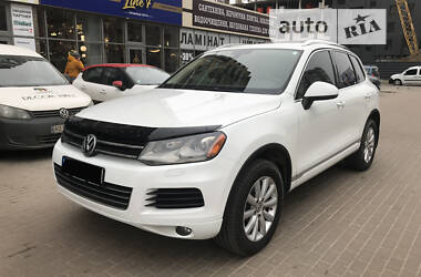 Внедорожник / Кроссовер Volkswagen Touareg 2011 в Хмельницком