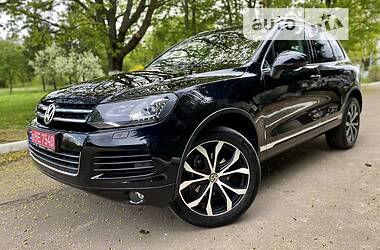 Внедорожник / Кроссовер Volkswagen Touareg 2014 в Ровно