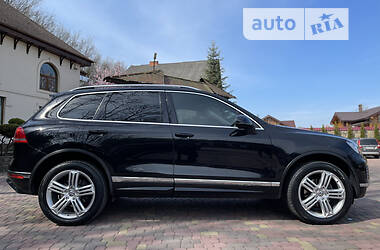 Внедорожник / Кроссовер Volkswagen Touareg 2016 в Ужгороде