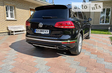 Позашляховик / Кросовер Volkswagen Touareg 2015 в Харкові
