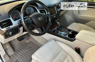 Внедорожник / Кроссовер Volkswagen Touareg 2011 в Киеве