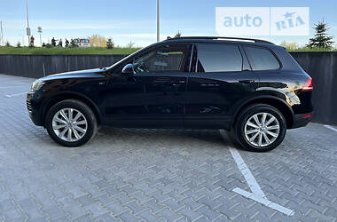 Внедорожник / Кроссовер Volkswagen Touareg 2013 в Ровно