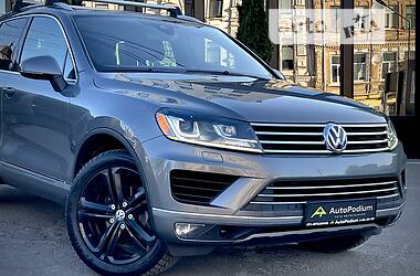 Внедорожник / Кроссовер Volkswagen Touareg 2016 в Киеве