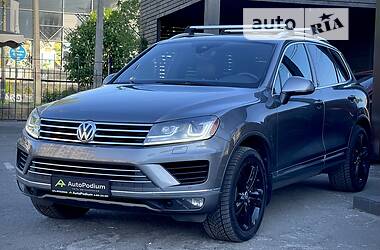 Внедорожник / Кроссовер Volkswagen Touareg 2016 в Киеве