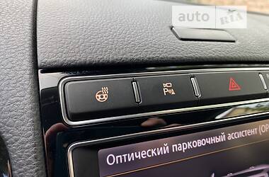 Внедорожник / Кроссовер Volkswagen Touareg 2018 в Киеве