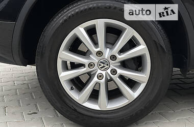 Внедорожник / Кроссовер Volkswagen Touareg 2012 в 