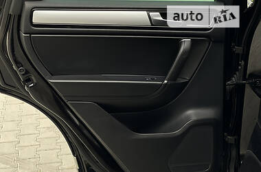 Внедорожник / Кроссовер Volkswagen Touareg 2012 в 