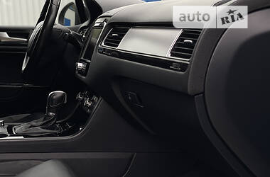 Внедорожник / Кроссовер Volkswagen Touareg 2012 в 