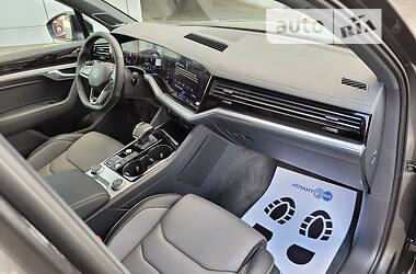 Внедорожник / Кроссовер Volkswagen Touareg 2022 в Киеве