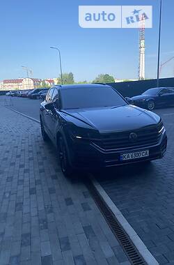 Внедорожник / Кроссовер Volkswagen Touareg 2018 в Киеве