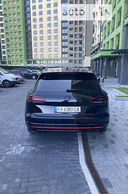 Внедорожник / Кроссовер Volkswagen Touareg 2018 в Киеве