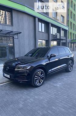 Внедорожник / Кроссовер Volkswagen Touareg 2018 в Киеве