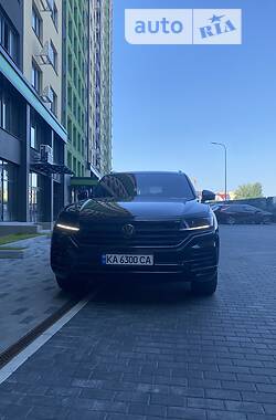 Внедорожник / Кроссовер Volkswagen Touareg 2018 в Киеве