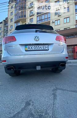 Внедорожник / Кроссовер Volkswagen Touareg 2011 в Киеве