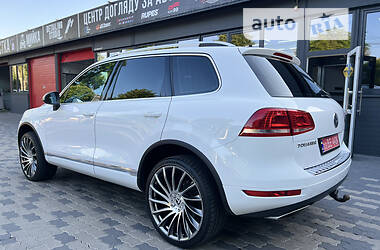 Внедорожник / Кроссовер Volkswagen Touareg 2012 в Черновцах