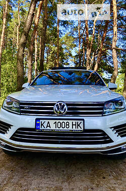 Внедорожник / Кроссовер Volkswagen Touareg 2016 в Киеве