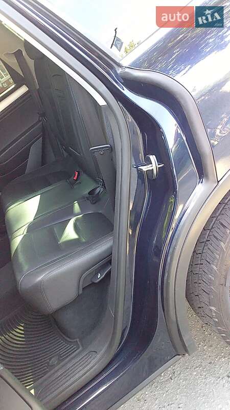 Внедорожник / Кроссовер Volkswagen Touareg 2013 в Боярке