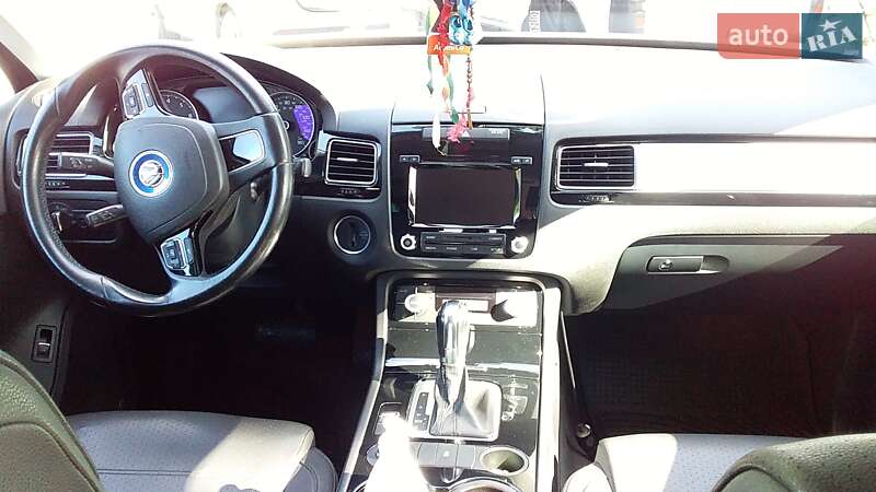 Внедорожник / Кроссовер Volkswagen Touareg 2013 в Боярке