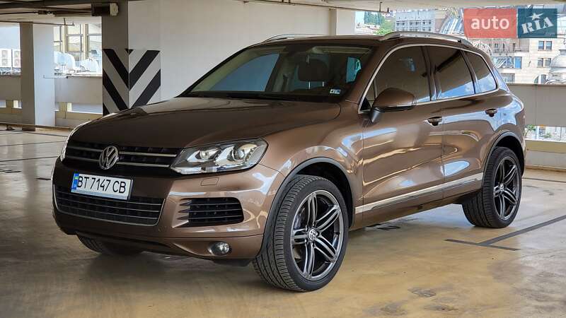 Внедорожник / Кроссовер Volkswagen Touareg 2012 в Киеве