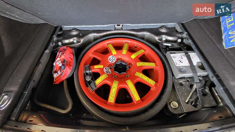 Внедорожник / Кроссовер Volkswagen Touareg 2012 в Киеве