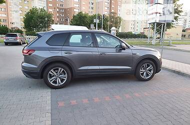 Внедорожник / Кроссовер Volkswagen Touareg 2021 в Киеве