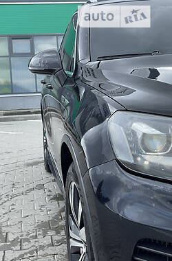 Внедорожник / Кроссовер Volkswagen Touareg 2012 в 