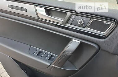 Внедорожник / Кроссовер Volkswagen Touareg 2012 в 