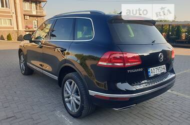 Внедорожник / Кроссовер Volkswagen Touareg 2014 в Черновцах