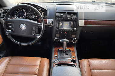 Позашляховик / Кросовер Volkswagen Touareg 2005 в Дніпрі