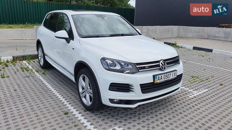 Внедорожник / Кроссовер Volkswagen Touareg 2013 в Киеве