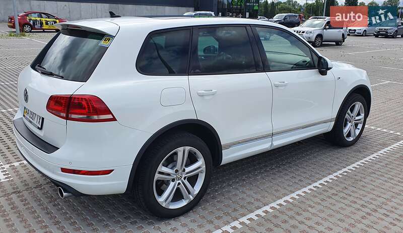 Внедорожник / Кроссовер Volkswagen Touareg 2013 в Киеве