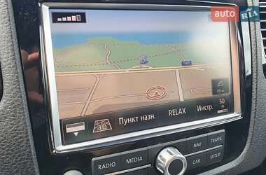 Позашляховик / Кросовер Volkswagen Touareg 2013 в 