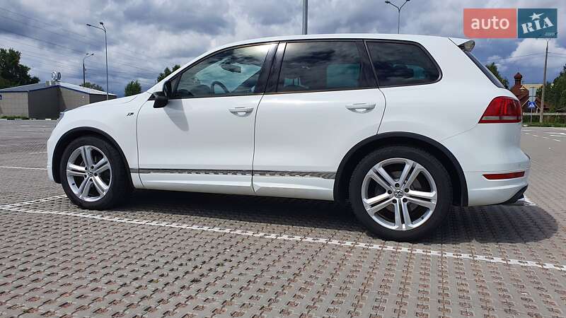 Внедорожник / Кроссовер Volkswagen Touareg 2013 в Киеве