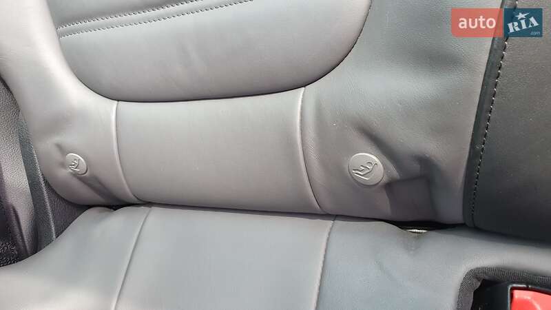 Внедорожник / Кроссовер Volkswagen Touareg 2013 в Киеве