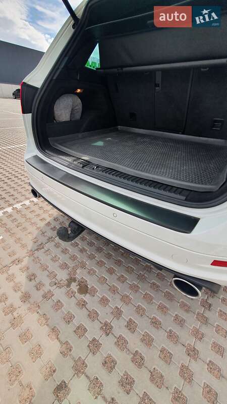 Внедорожник / Кроссовер Volkswagen Touareg 2013 в Киеве