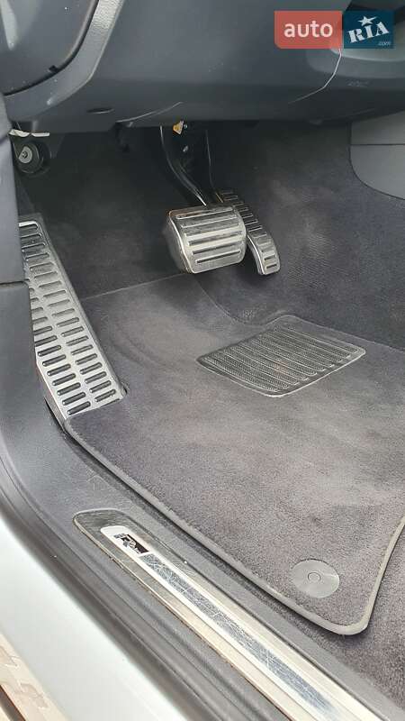 Внедорожник / Кроссовер Volkswagen Touareg 2013 в Киеве