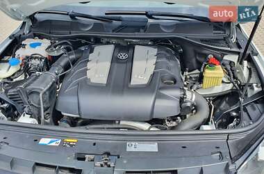 Позашляховик / Кросовер Volkswagen Touareg 2013 в 