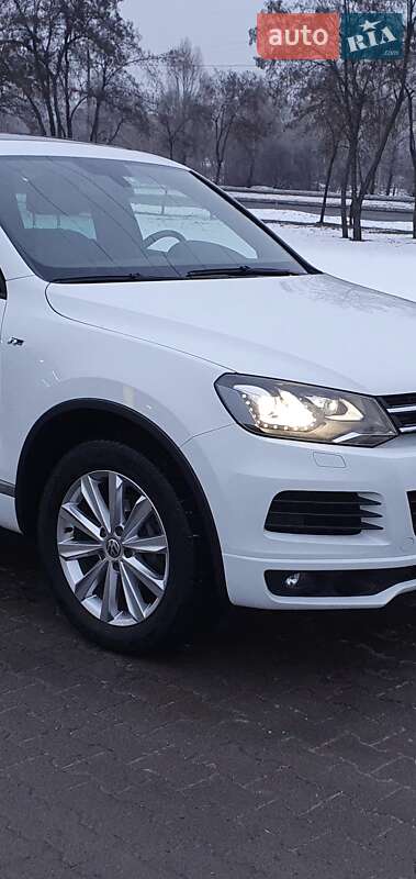 Внедорожник / Кроссовер Volkswagen Touareg 2013 в Киеве