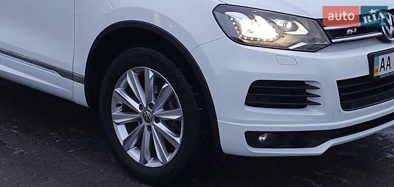 Внедорожник / Кроссовер Volkswagen Touareg 2013 в Киеве