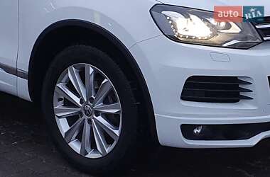 Позашляховик / Кросовер Volkswagen Touareg 2013 в 