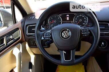 Позашляховик / Кросовер Volkswagen Touareg 2010 в Києві