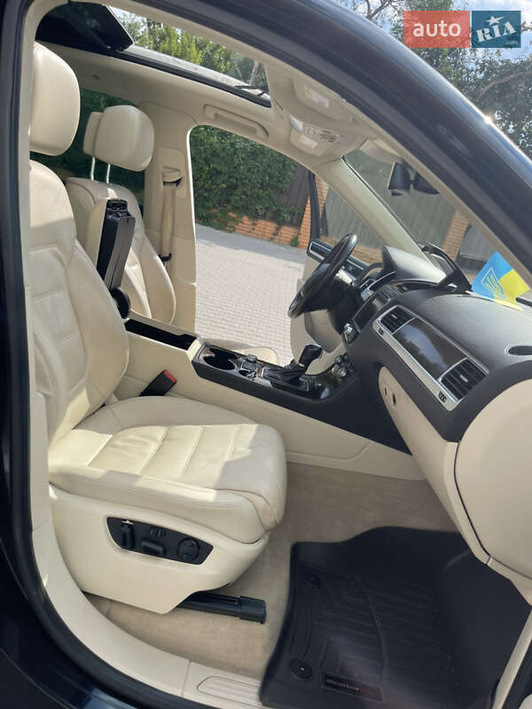 Внедорожник / Кроссовер Volkswagen Touareg 2015 в Киеве фото 51 Внедорожник / Кроссовер Volkswagen Touareg 2015 в Киеве