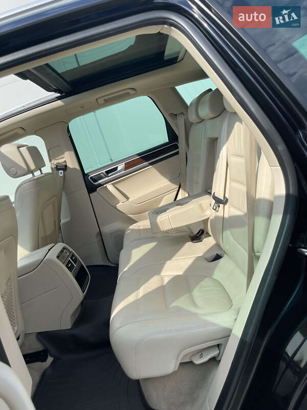 Внедорожник / Кроссовер Volkswagen Touareg 2015 в Киеве фото 60 Внедорожник / Кроссовер Volkswagen Touareg 2015 в Киеве
